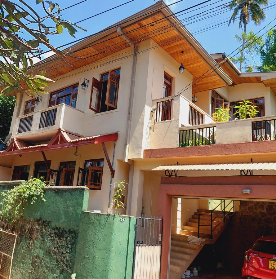 Golden Villa Kandy - "Free Pickup From Kandy " Buitenkant foto