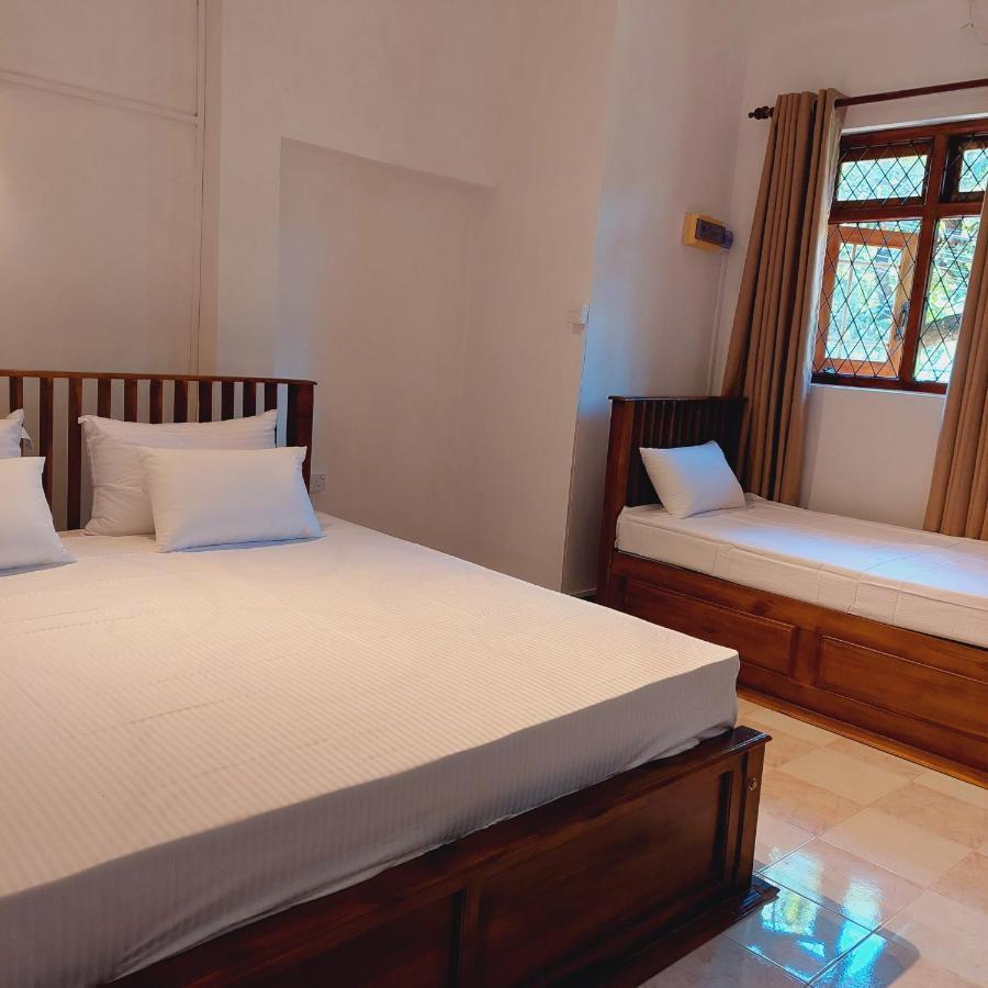 Golden Villa Kandy - "Free Pickup From Kandy " Buitenkant foto