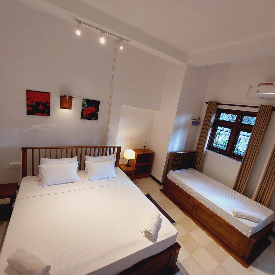 Golden Villa Kandy - "Free Pickup From Kandy " Buitenkant foto